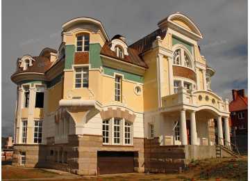 Проект четырехэтажного дома из кирпича в стиле барокко с цокольным этажом, двухместным гаражом и сауной, с площадью до 1300 кв м EV-8